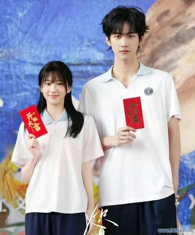 炽夏 带点灰尘味的芳华故事